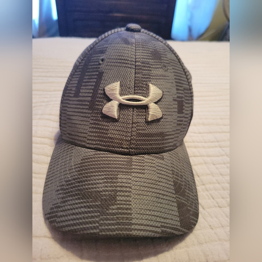 Youth UNDER ARMOUR hat XS/S